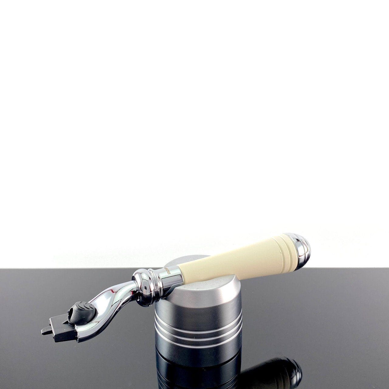 Yaqi Gillette Mach 3 Compatible Razor Handle RRP$36.95 – Luxx Brands